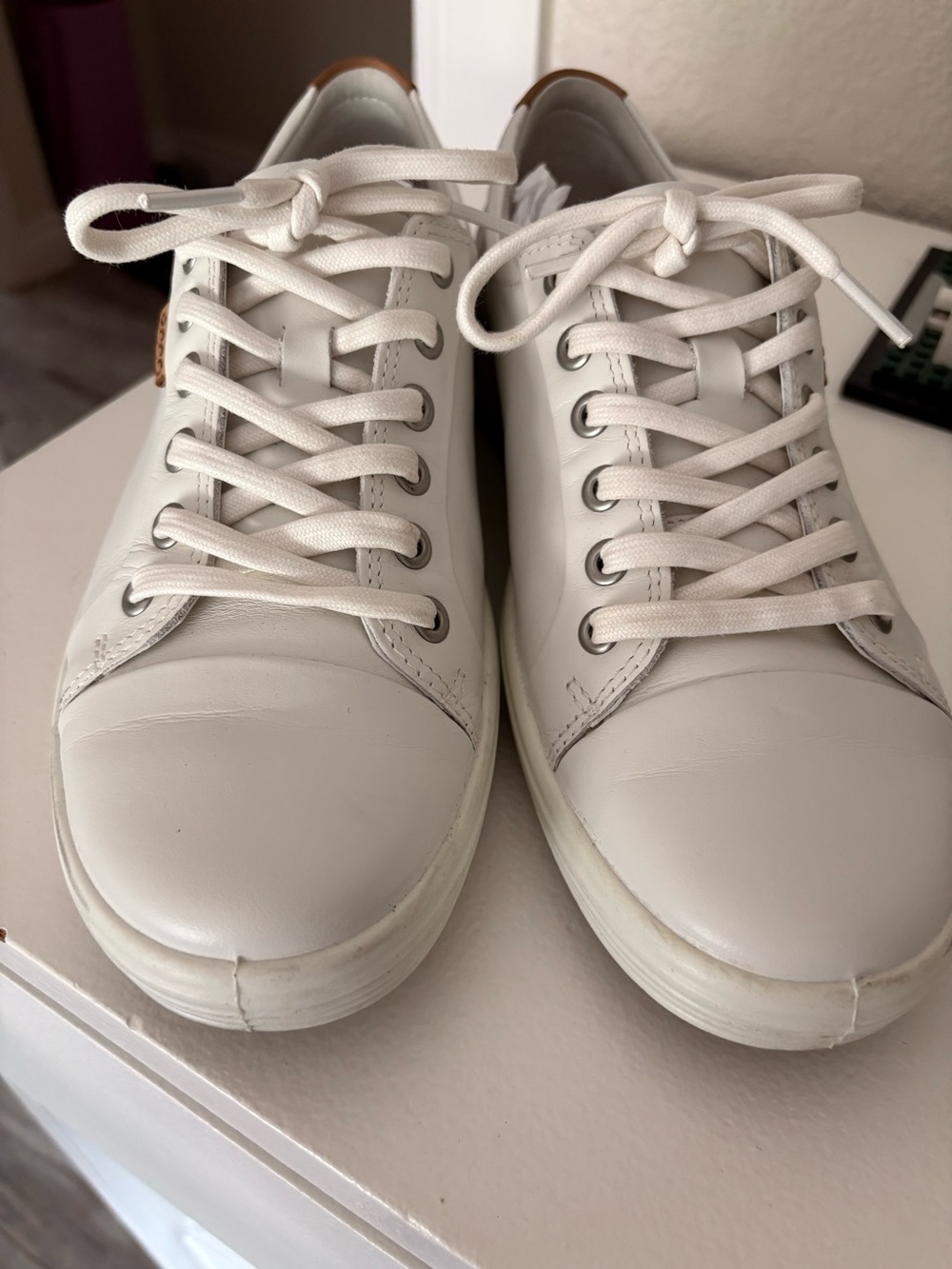 Ecco White Leather Casual Slip-On Sneaker